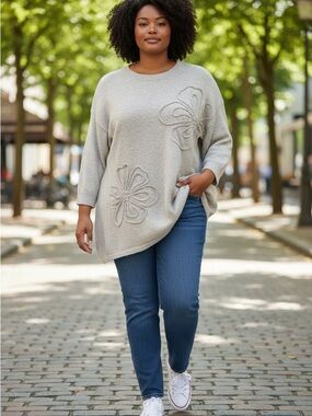 Cozy Floral Appliqué Scoop Neck Sweater - Cream